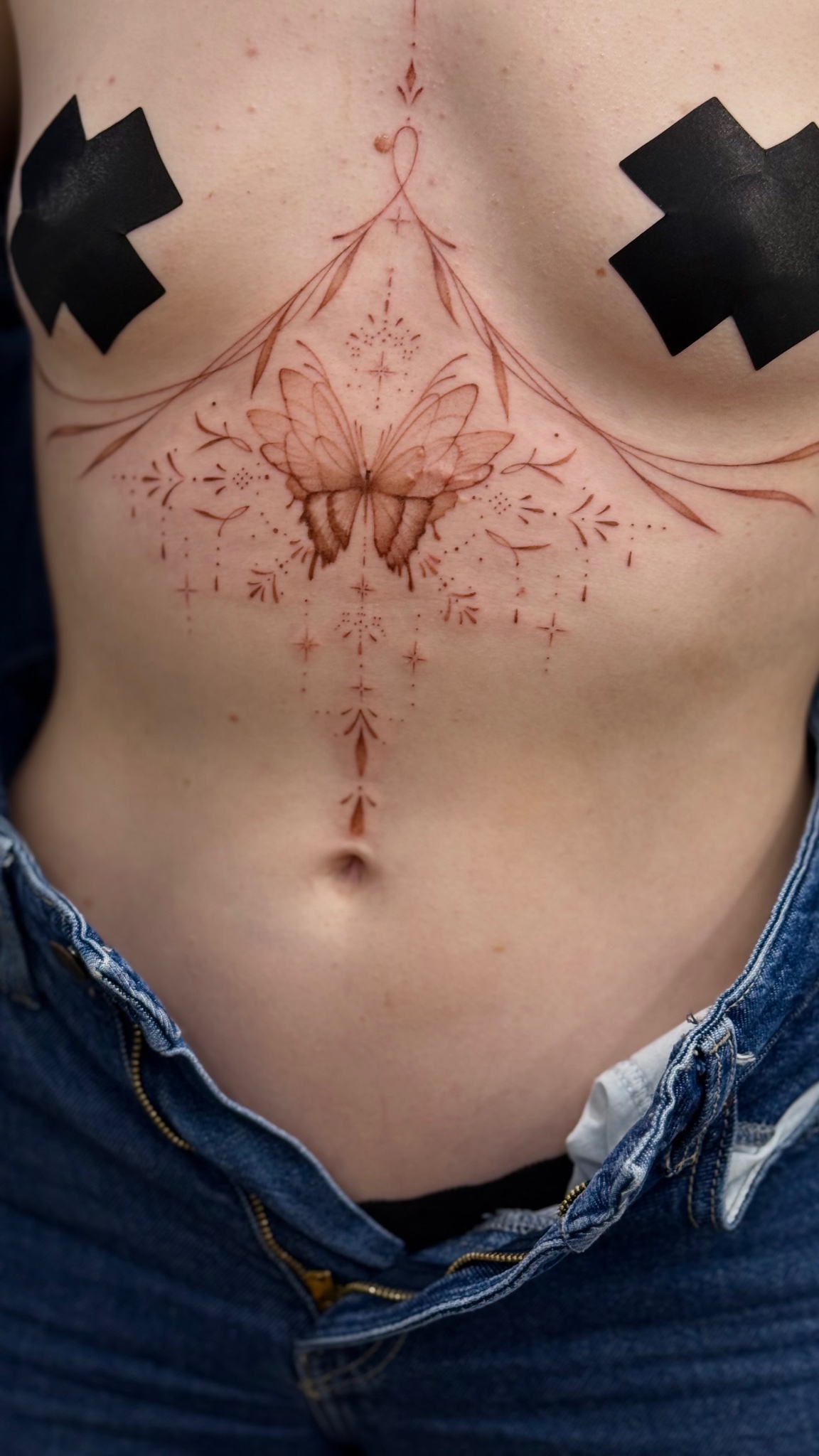 braune-tattoo-symmetrie-berlin - Tattoo von Daria bei Void Ink Berlin