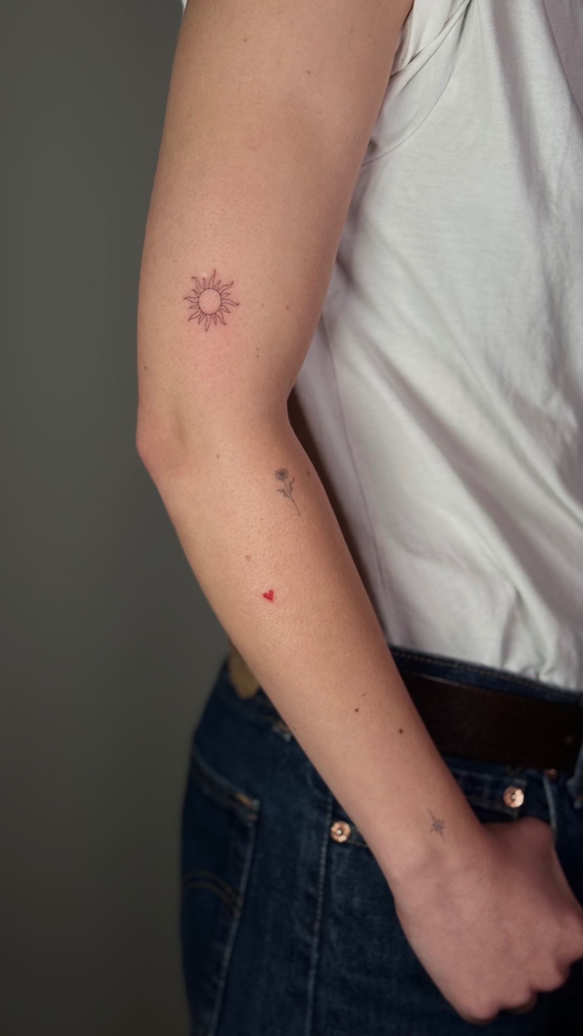 fineline-tattoo-sun-berlin - Tattoo von Daria bei Void Ink Berlin