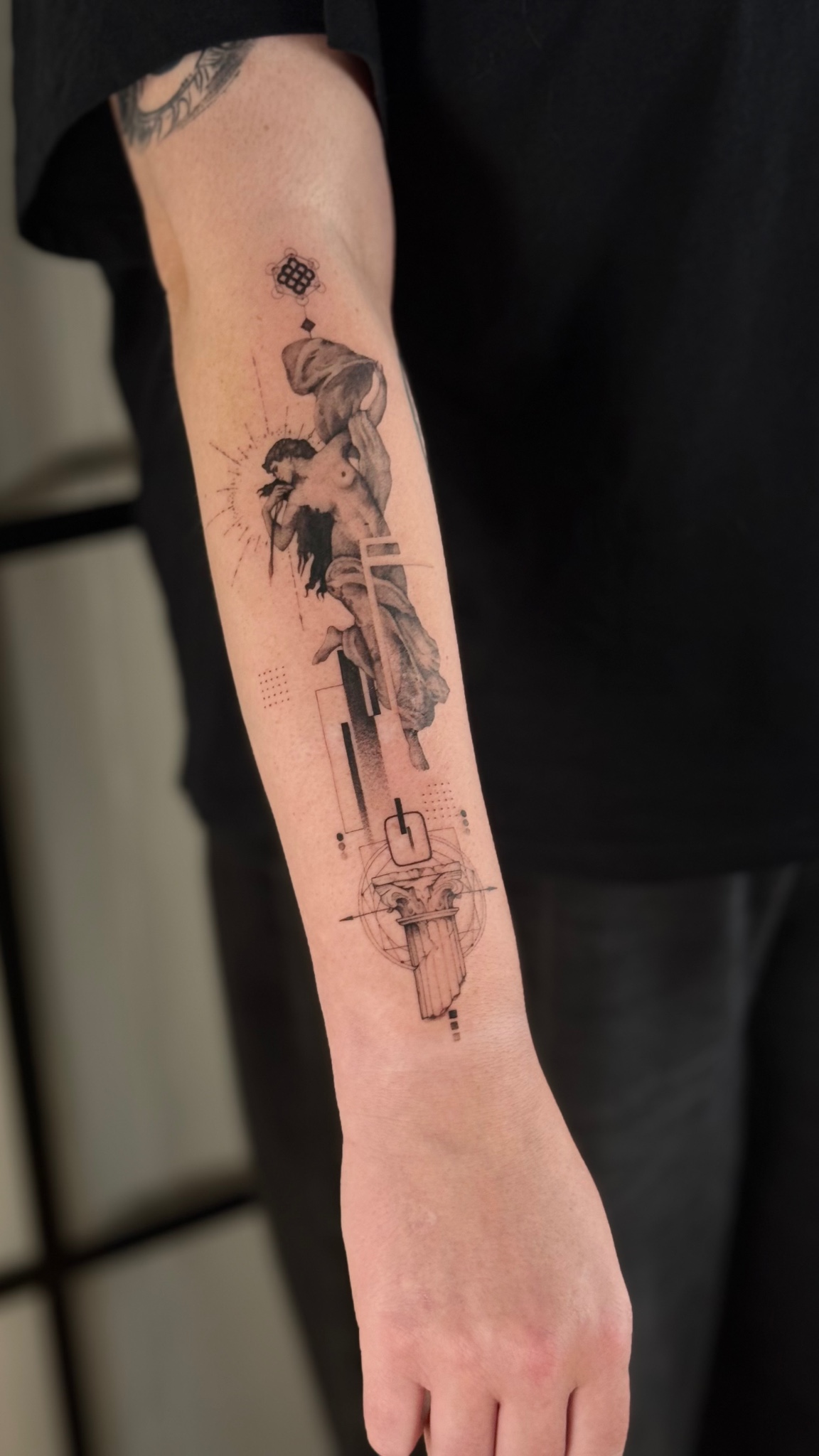 statue-tattoo-concept-prenzlauer-berg - Tattoo von Daria bei Void Ink Berlin