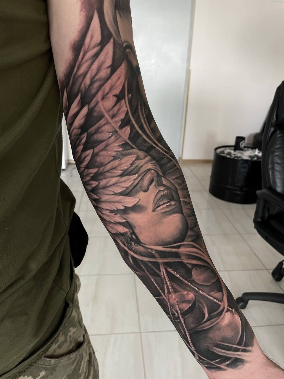 Black and grey realismus berlin - Tattoo von Eugen bei Void Ink Berlin