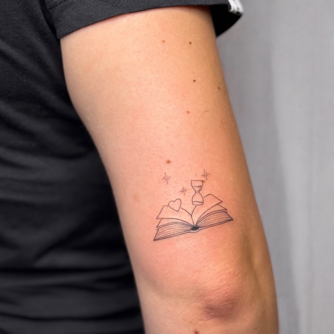 book-tattoo-berlin - Tattoo von Helen bei Void Ink Berlin