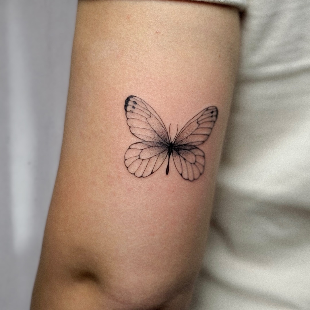 butterfly-arm-tattoo-prenzlauer-berg - Tattoo von Helen bei Void Ink Berlin