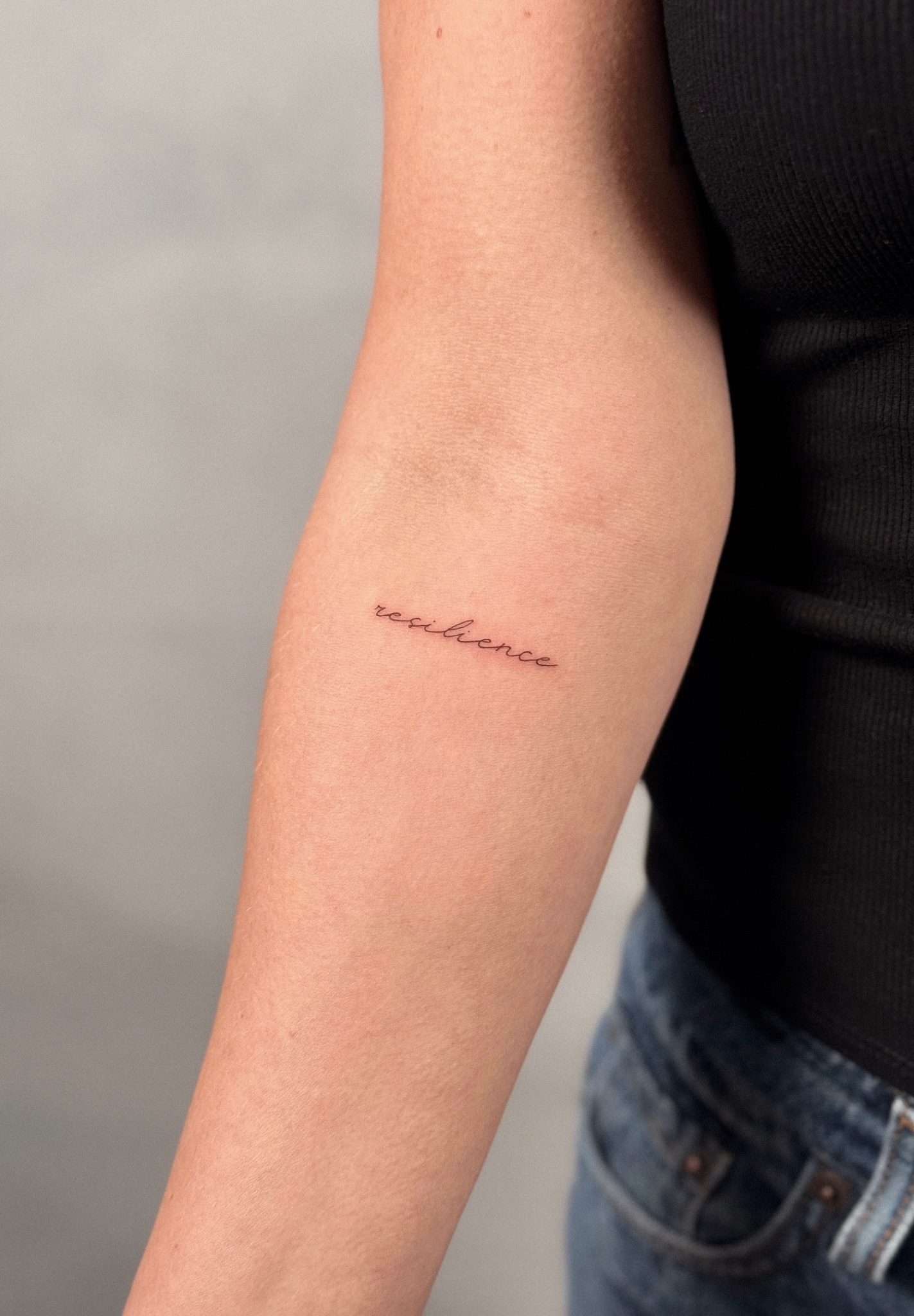 fineline-lettering-tattoos-in-berlin - Tattoo von Helen bei Void Ink Berlin