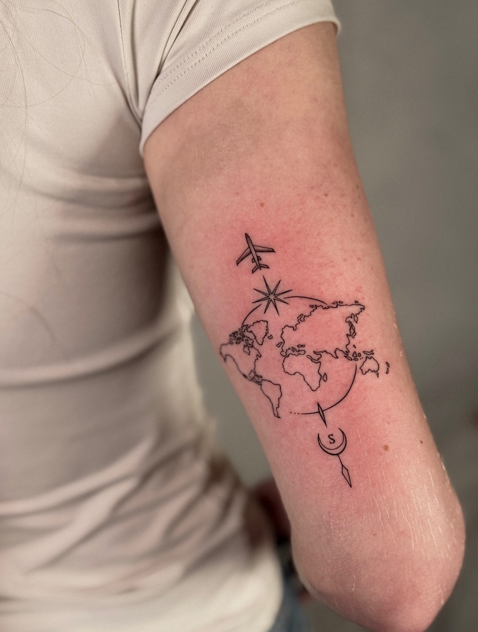 fineline-tattoos-ohne-termine-berlin - Tattoo von Helen bei Void Ink Berlin