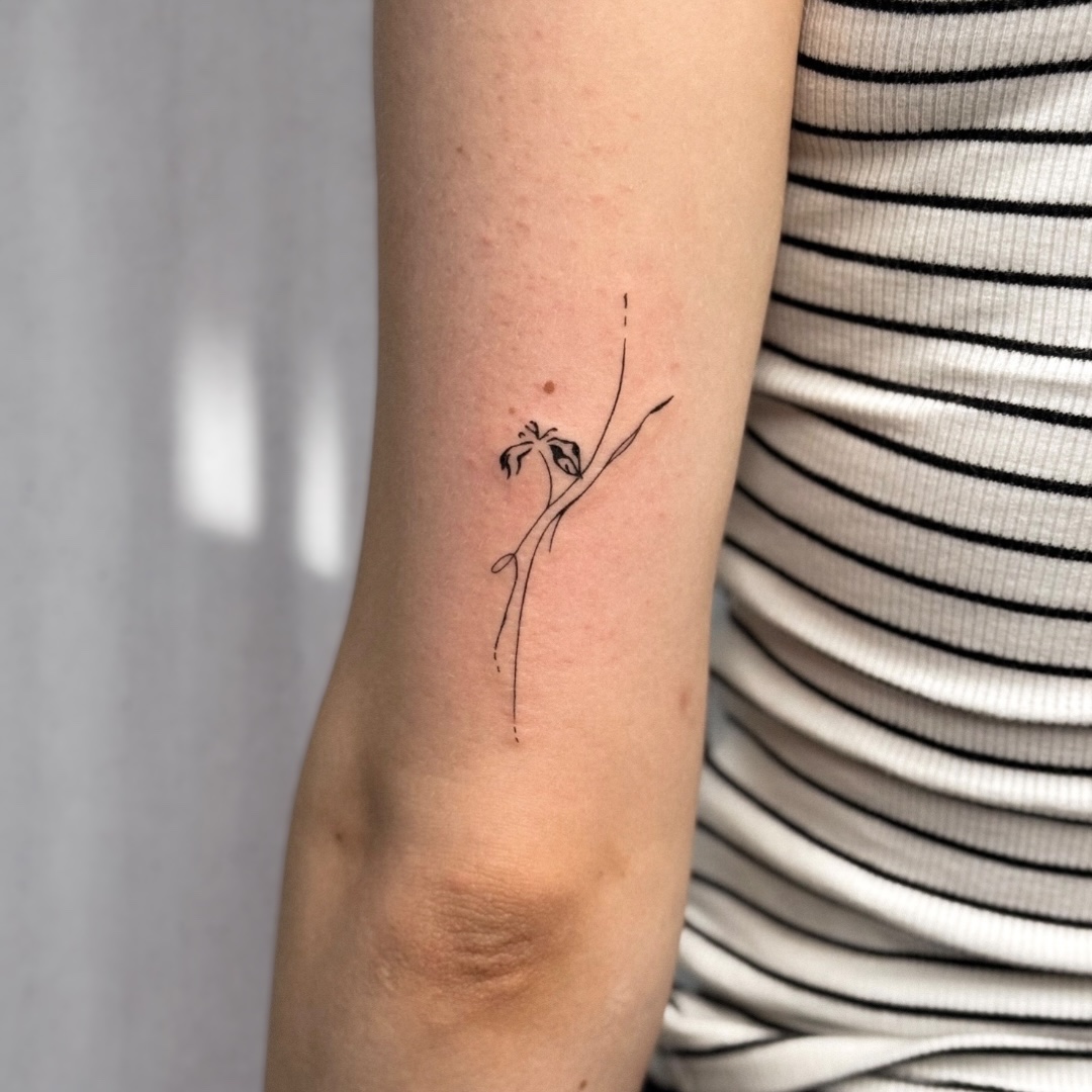 flowers-abstract-berlin - Tattoo von Helen bei Void Ink Berlin