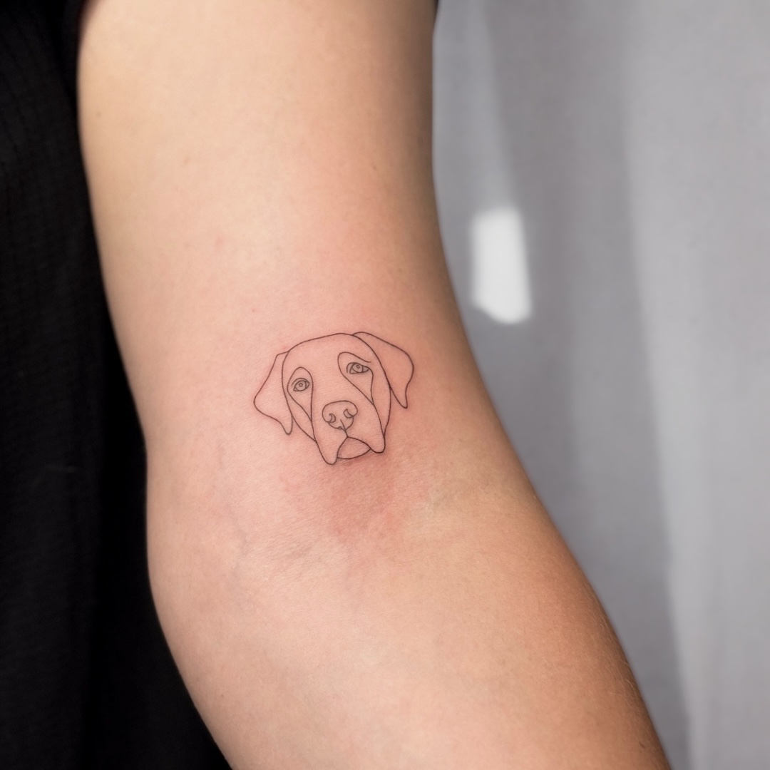 oneliner-tattoo-dog-berlin - Tattoo von Helen bei Void Ink Berlin