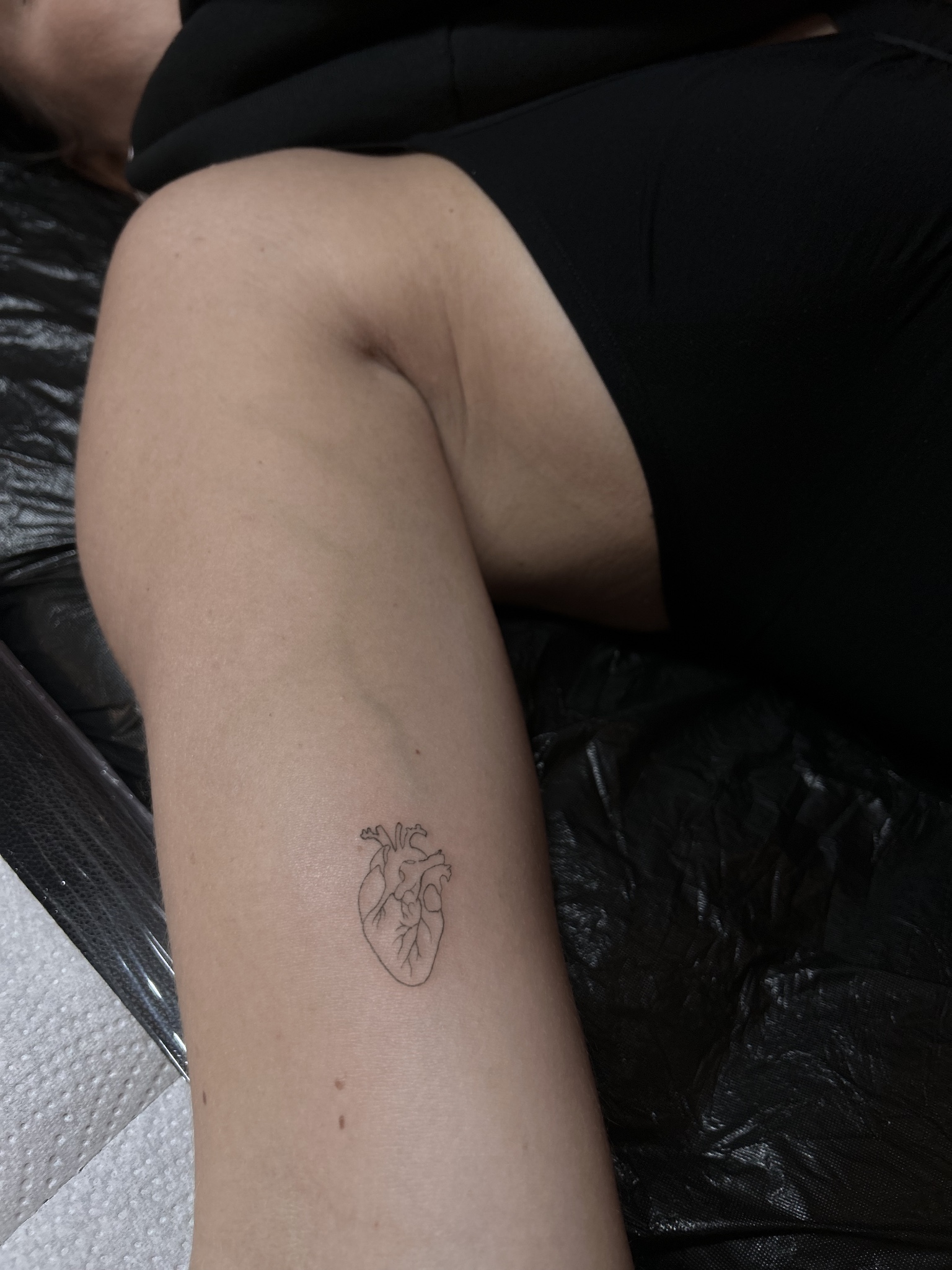 heart-fineline-tattoo-berlin - Tattoo von Jelena bei Void Ink Berlin