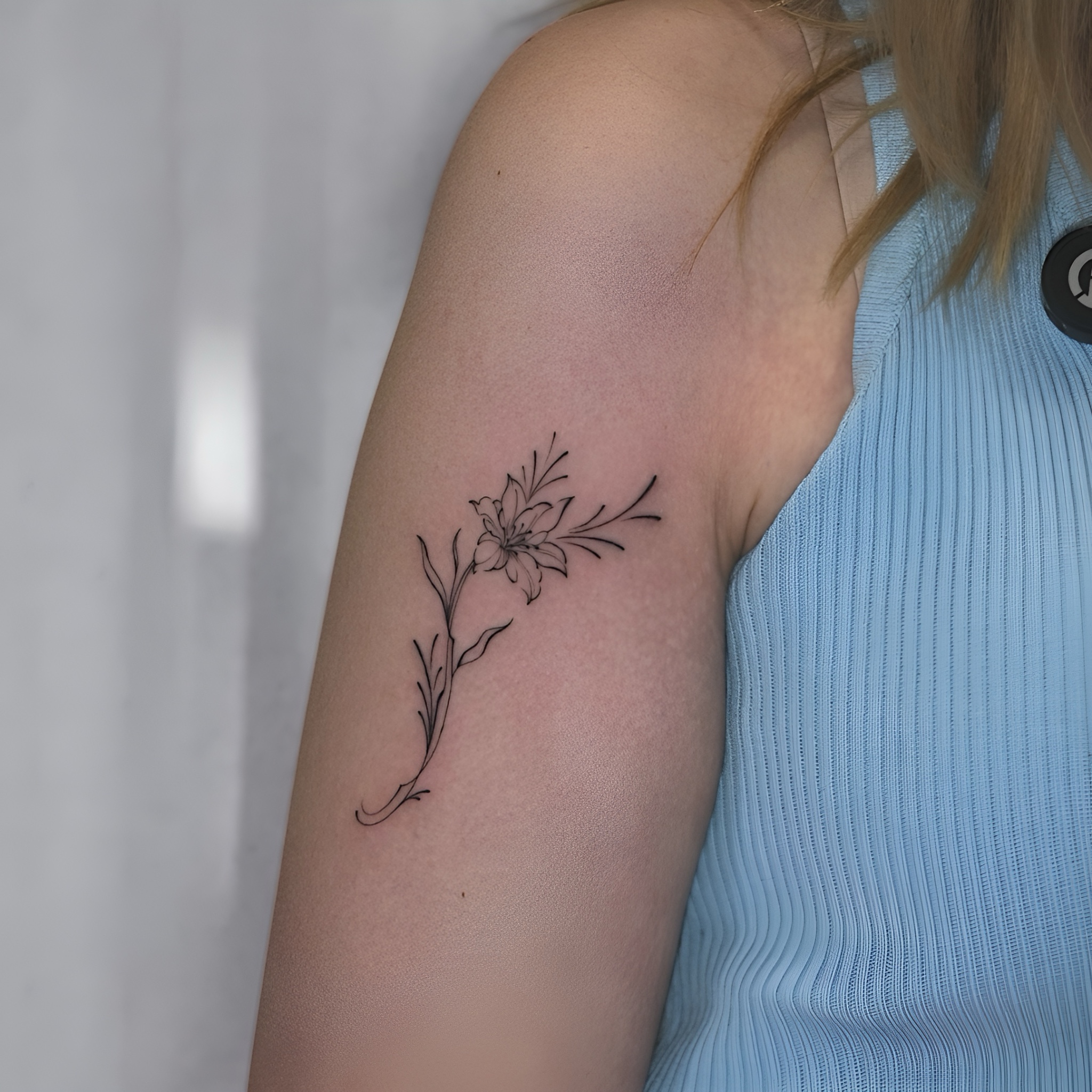 fineline-tattoo-flowers-berlin - Tattoo von Karina bei Void Ink Berlin