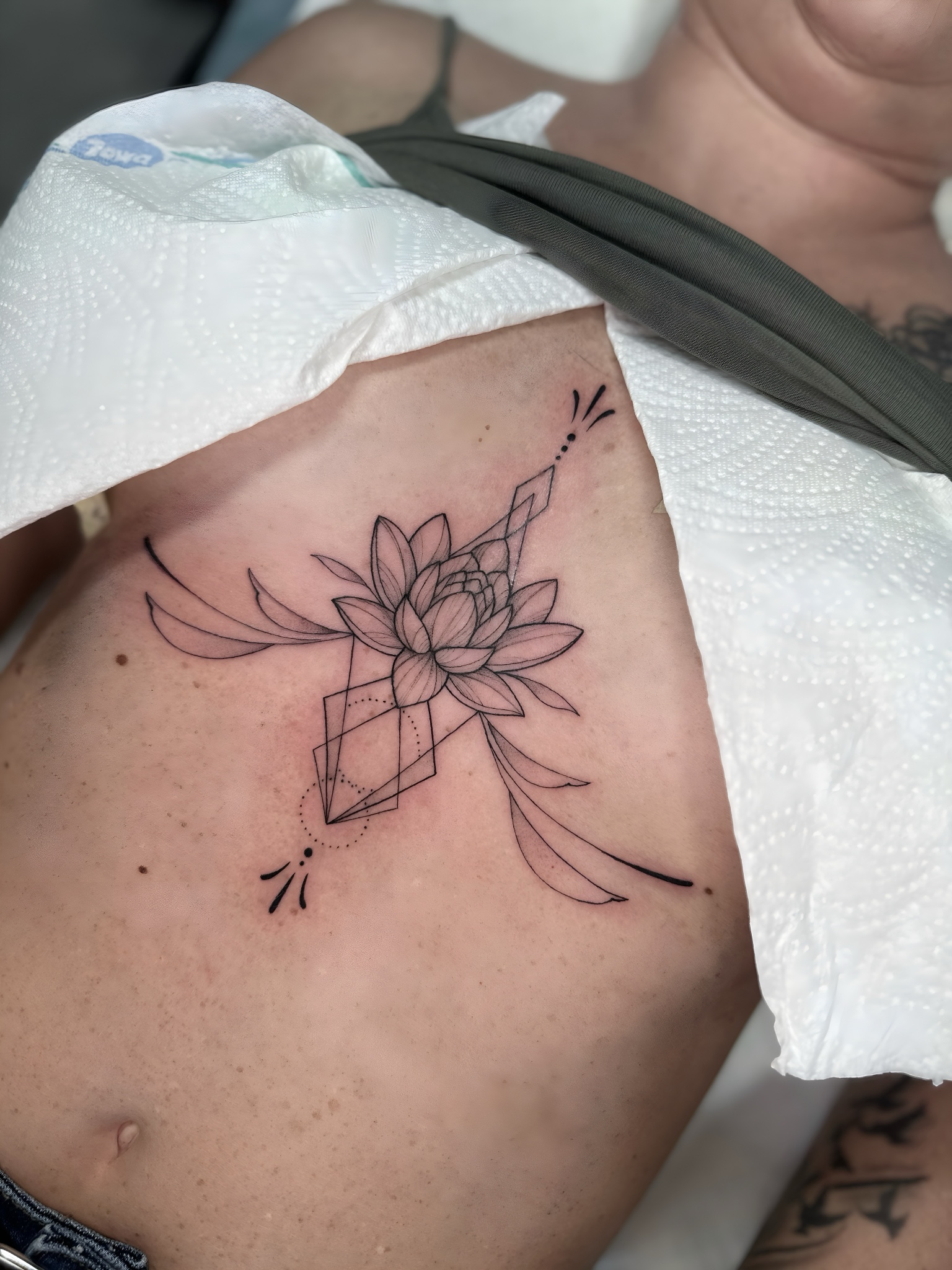 underboob-tattoo-prenzlauer-berg - Tattoo von Karina bei Void Ink Berlin