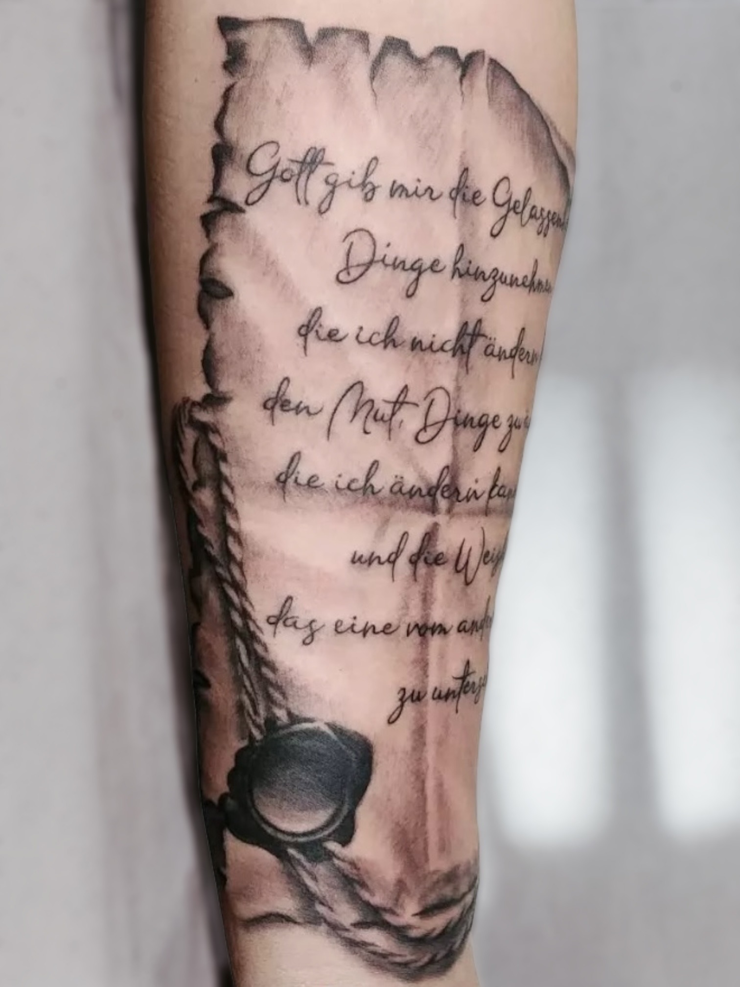 Schriftrolle Tattoo Berlin – Tattoo von Peter