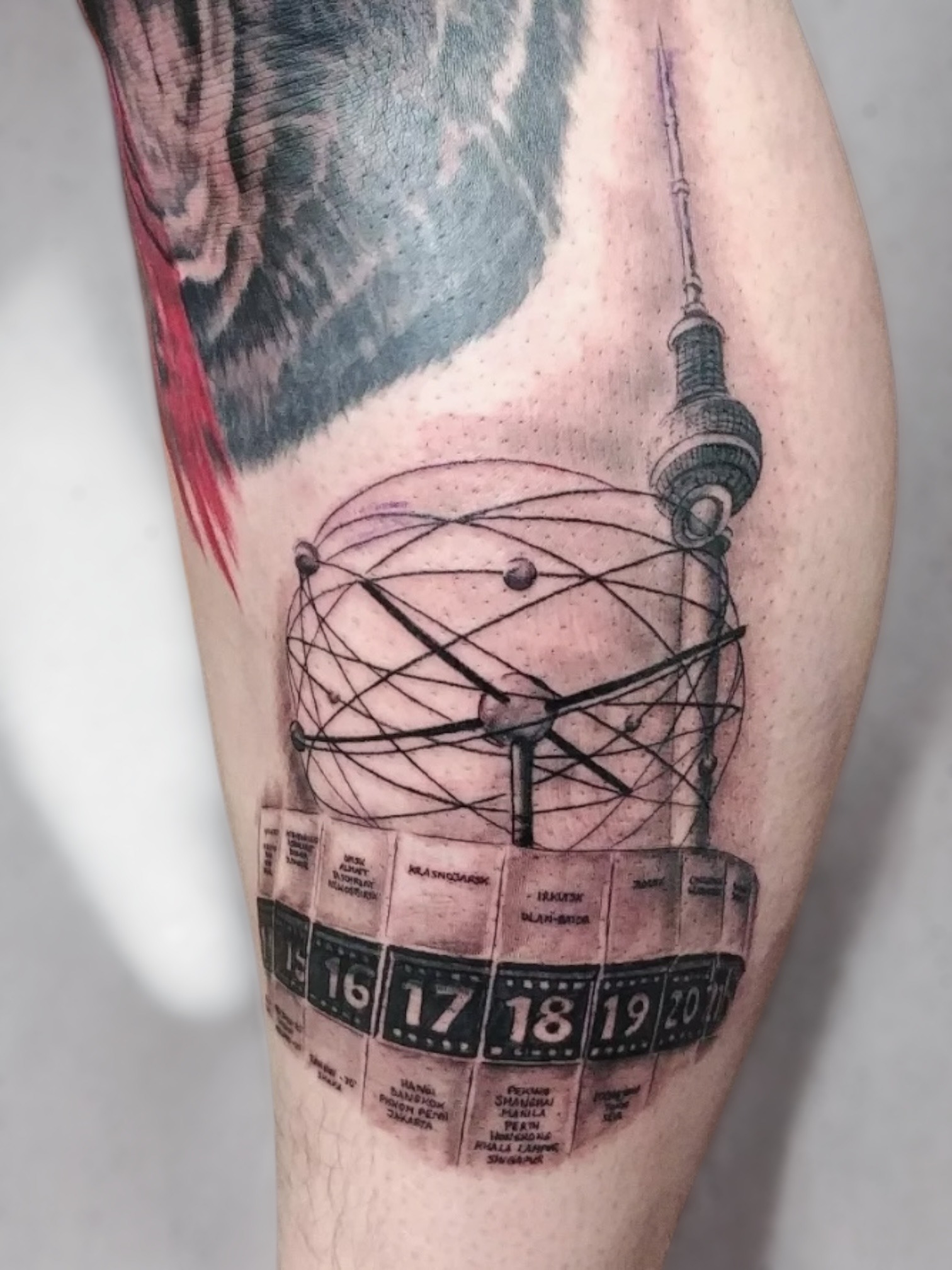 Weltuhr Tattoo Berlin – Tattoo von Peter