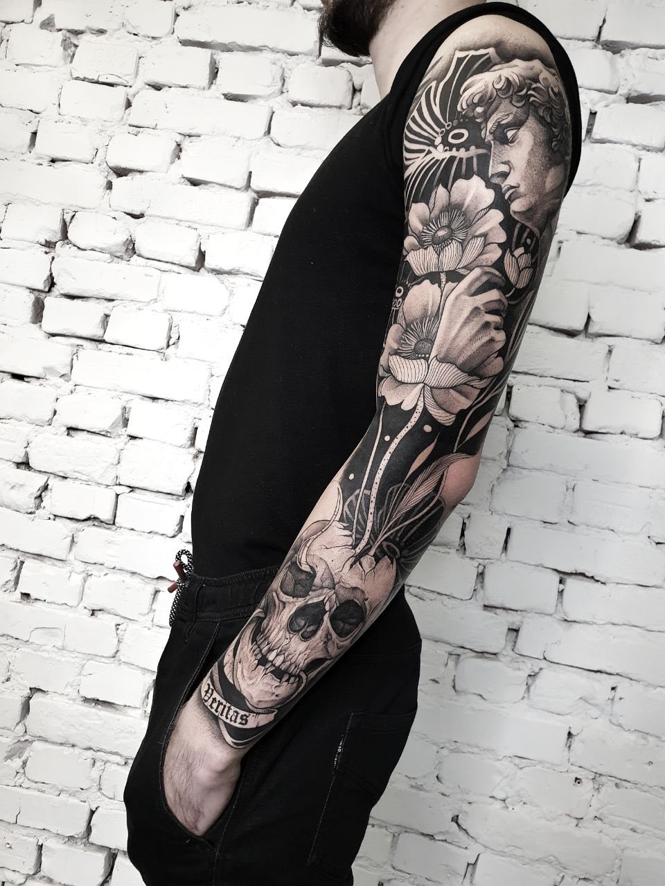 Blackwork Tattoos Berlin - Tattoo von Zina bei Void Ink Berlin
