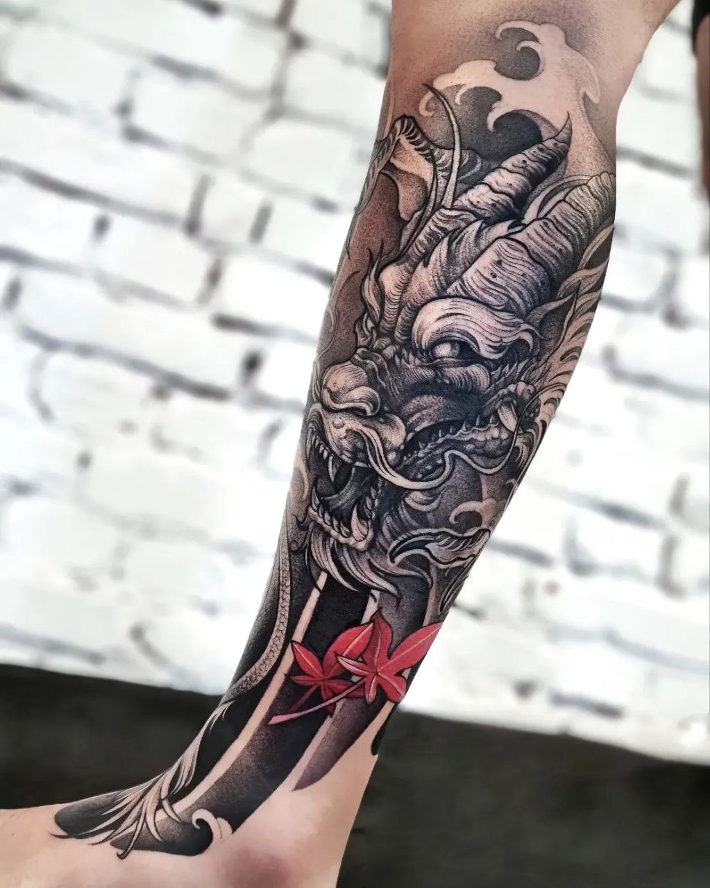 Drachen Tattoos Berlin - Tattoo von Zina bei Void Ink Berlin