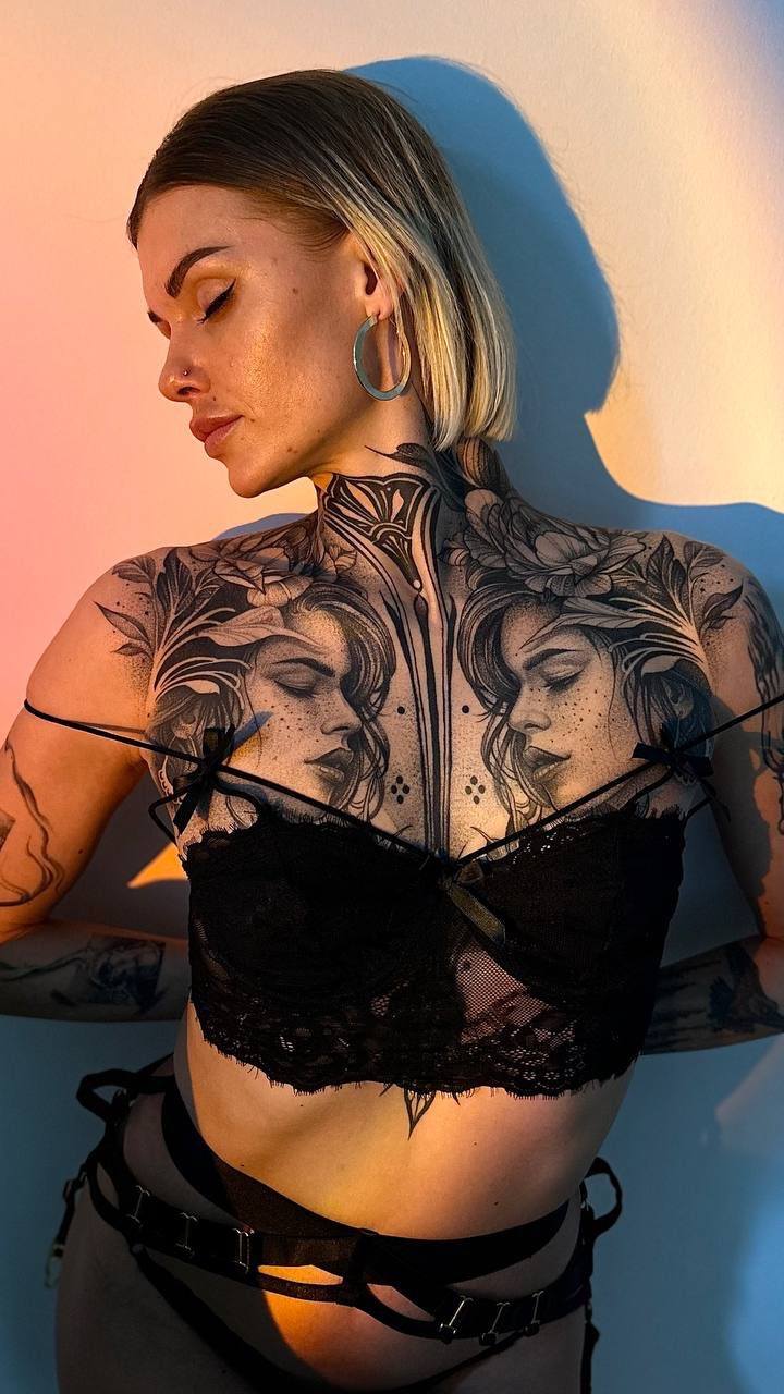 Feminine Portrait Tattoos in Berlin - Tattoo von Zina bei Void Ink Berlin