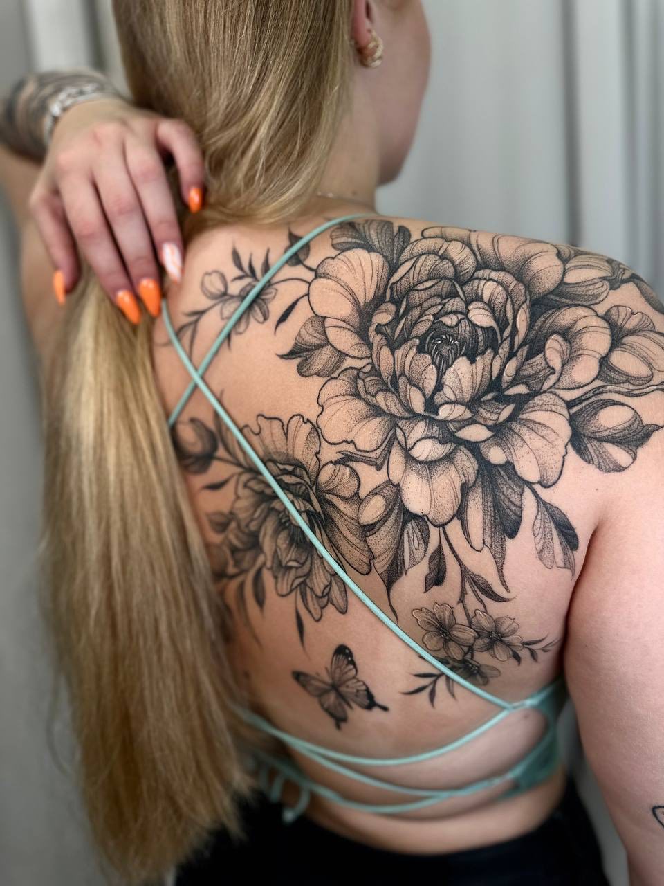 Florale Tattoos in Berlin - Tattoo von Zina bei Void Ink Berlin