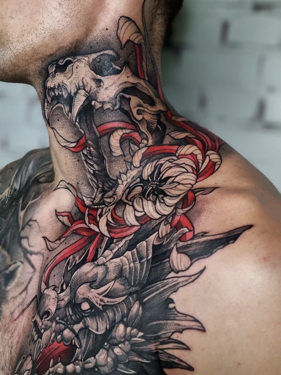 Hals Tattoo Berlin - Tattoo von Zina bei Void Ink Berlin