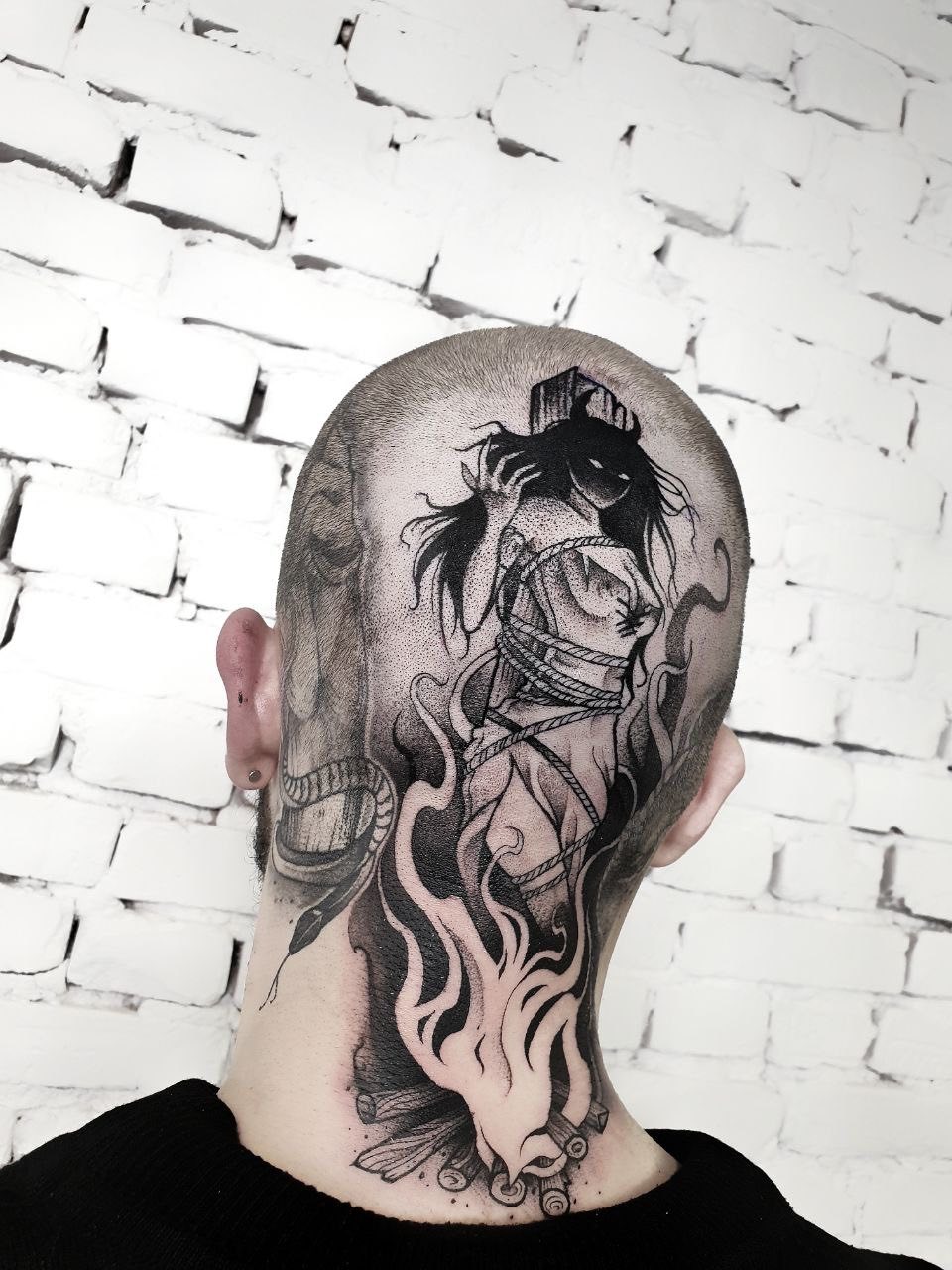 Kopftattoo Tattoo Studio Berlin - Tattoo von Zina bei Void Ink Berlin