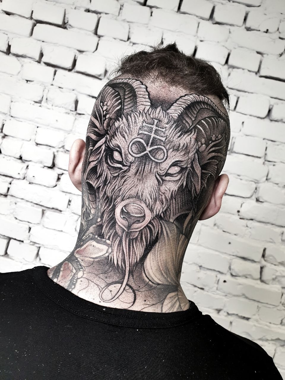 Kopftattoos Berlin - Tattoo von Zina bei Void Ink Berlin